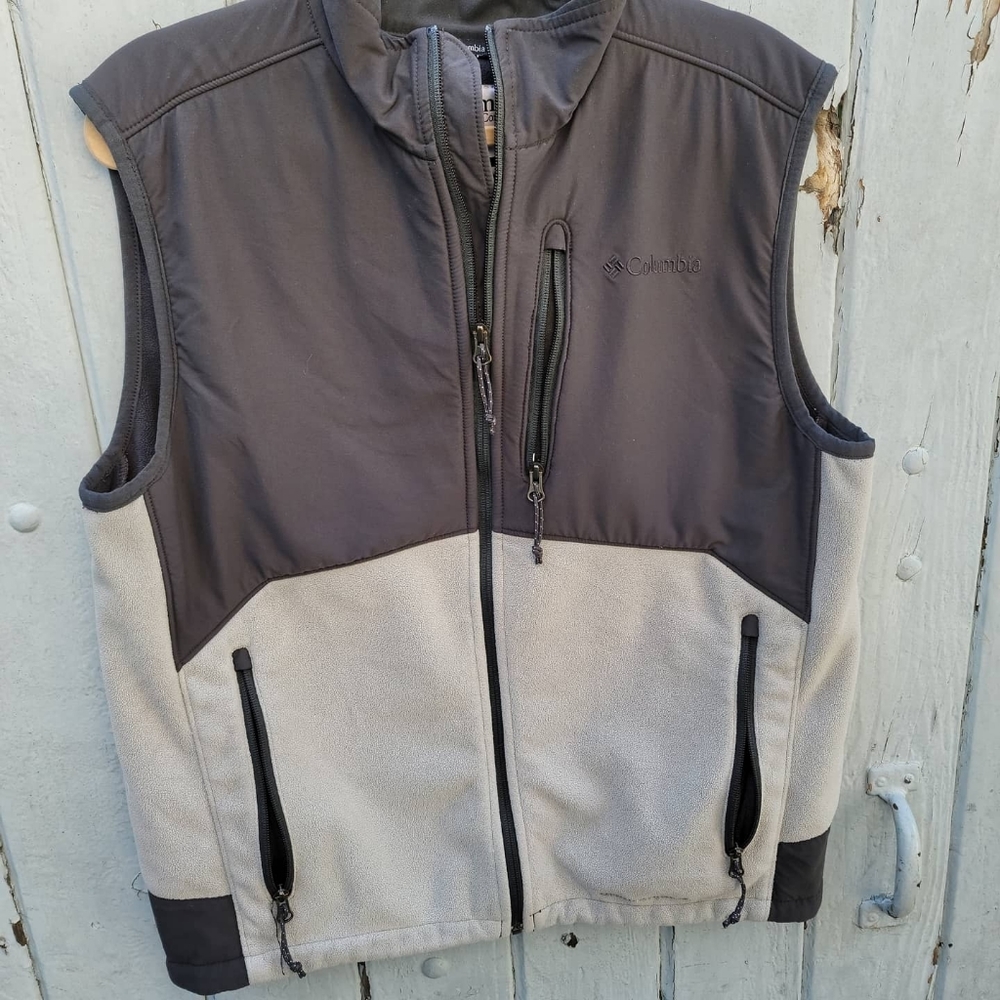 Columbia vest like new
